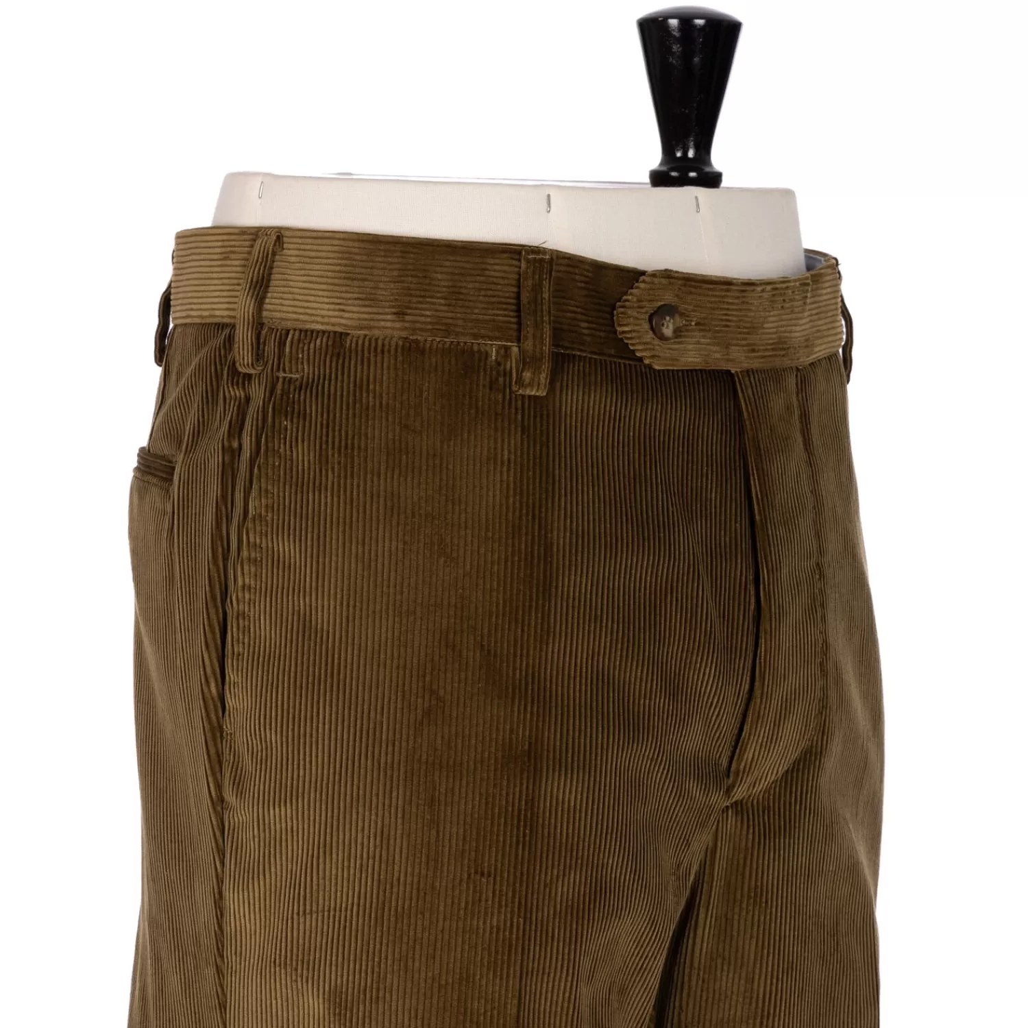 Ivy Men's | Hosen - Casual>Rota Sport Exklusiv für Michael Jondral: Chino "Vintage Army Cord-Chino" aus vorgewaschener Baumwolle - Military-Militare