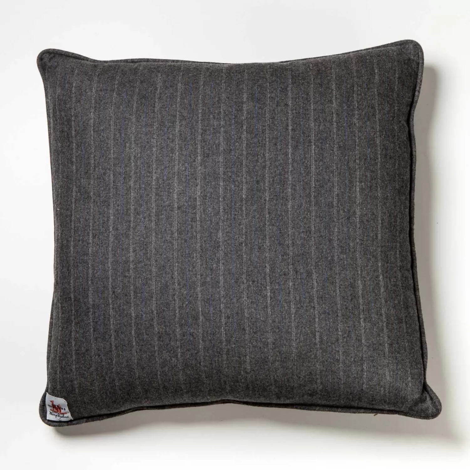 Homewear>Fox Brothers Exklusiv für Michael Jondral: Kissen "Chalk Stripe" aus original Flanell FlannelGrey